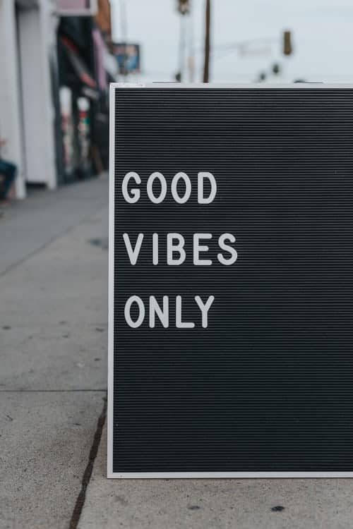 A signage board that says "good vibes only"